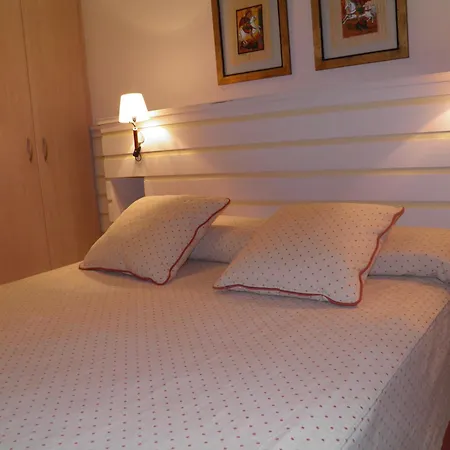 Apartaments St. Jordi Comtal-3